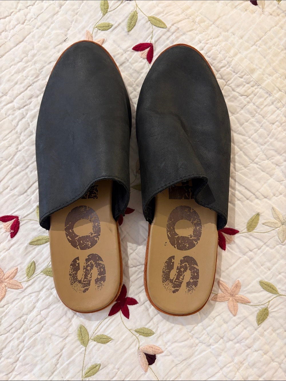 Sorel Black Slip-On Mules with distressed design logo Tan Insole